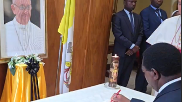 HH SIGNS BOOK OF CONDOLENCE